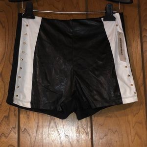 STUD Leather Shorts 🩳